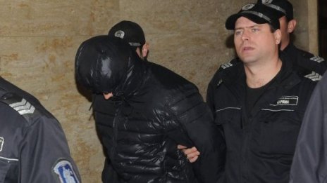 Линейка хвърчи до съда, на Релето му се гадело