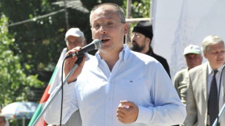Борисов е слуга, не е султан, възмути се Станишев 