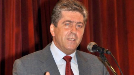 Назрява нещо като революция, прогнозира Първанов 
