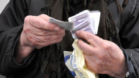 Баба се прости с 650 лв. след "разваляне" на черна магия