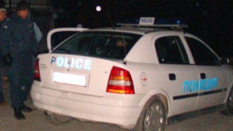 Мъж 3 часа разиграва униформени – имало бой в ромска махала