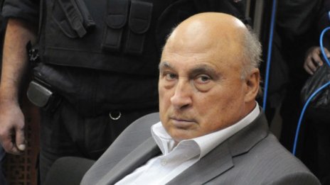 Пъшк&#224;, охк&#224;, но го оставиха в ареста