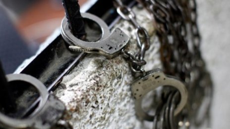 Въоръжен младеж задигна 11 бона от магазин в София
