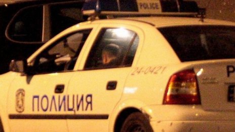 Полицията задържа мъж за блудство с 16-годишна