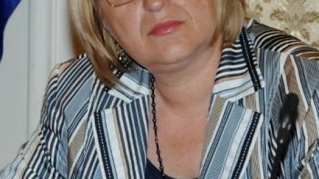 Изборите ще минат, нещата ще се успокоят, реди Цачева