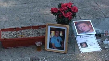 Правят паметници на загиналите момчета в Катуница