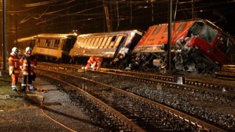Няколко души са ранени след сблъсък на два влака в Швейцария