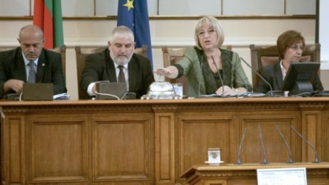 ГЕРБ = демокрация от ефрейторски тип, скочиха от БСП