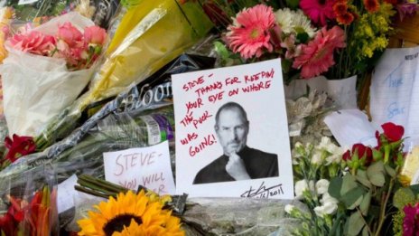 Apple предупредили полицията, че Стив Джобс умира