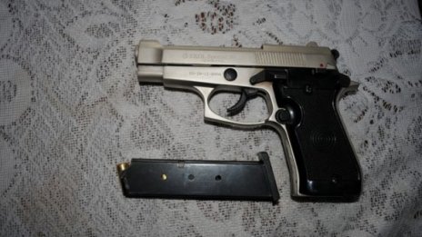 Хванаха двама 18-годишни след сговор за въоръжен грабеж