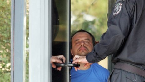 Свобода за Иван, окадил с димки парламента 