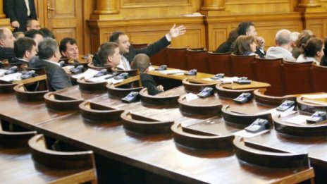 Цачева събира депутатите извънредно 