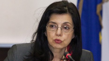 Кунева нито на лов ходи, нито играе карти