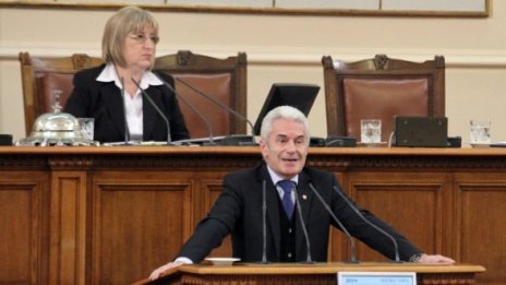 Цачева към Сидеров: Моля те, не ме докосвай!