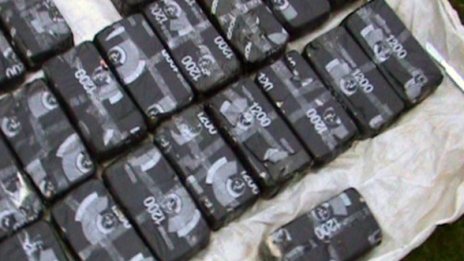 Намериха 2,5 кила хероин в тайници в голф