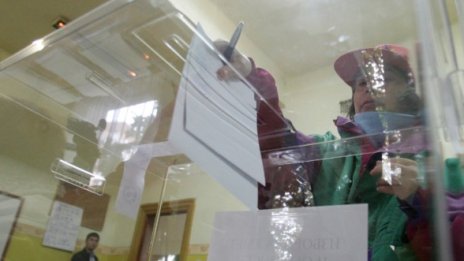 Отворени са всички изборни секции в страната