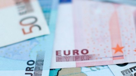 Митничари спипаха 53 хил. недекларирани евро на летище София