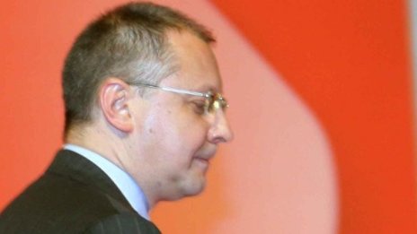 Станишев се инати за оставка, чака червения конгрес