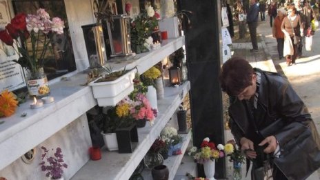 На Архангелова задушница почитаме паметта на мъртвите 