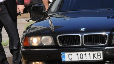 Депутати сдават вехти BMW-та, Цачева търси евтини