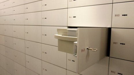 Касиерът, задигнал 21 млн. лв. от банка, се връща зад решетките
