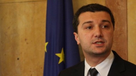 Борисов да поживее месец с една пенсия, предложи БСП