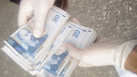 Баба даде 2500 лева на телефонни измамници в Карнобат