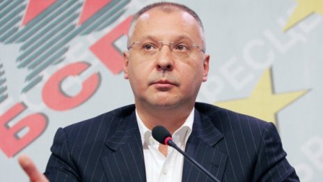 Само сопата може да спре кабинета! 