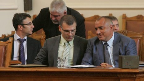 Борисов сяда в стола на Дянков 
