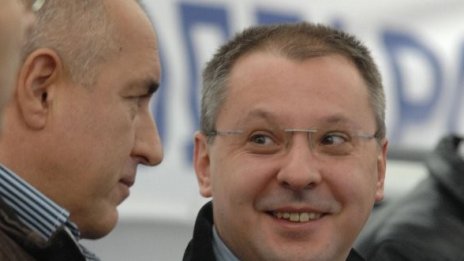 Борисов изчетка Станишев: Поздравления за ПЕС!