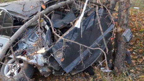 Трима загинали по пътищата на страната