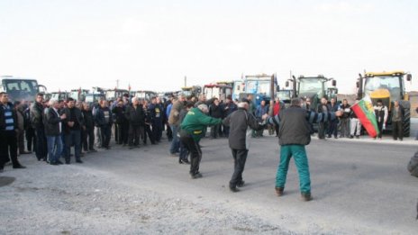 С кръшно хоро фермери блокираха ГКПП "Капитан Андреево"