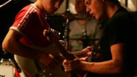 Arctic Monkeys атакуват рекордите с нов албум