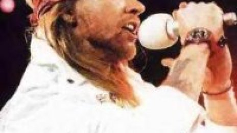 Axel Rose на съд заради побой