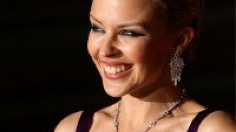 Kylie и Kate грабнаха по една статуетка в мъжките награди Brit!