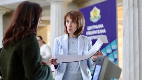 В кадър: Ден на отворените врати в ЦИК дни преди изборите