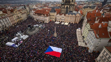 Десетки хиляди чехи излязоха на демонстрации в подкрепа на президента 