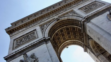 Четирима са обвинени в Париж за предполагаема шпионска мрежа, свързана с Русия