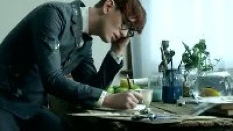 Patrick Wolf се потапя в спомени от детството си в страхотно ново видео