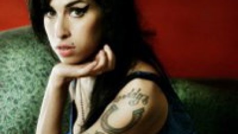Бащата на Amy Winehouse издава нейните мемоари