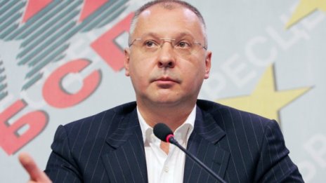 ГЕРБ клати лодката на страната, критикува Станишев 