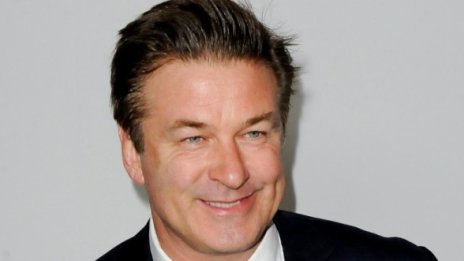 Изхвърлиха от самолета Алек Болдуин 