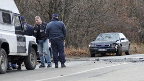 Катастрофирало "Ауди" заля столична улица с масло