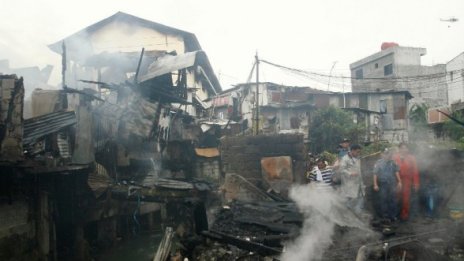 Самолет се вряза в училище в Манила. 13 жертви 