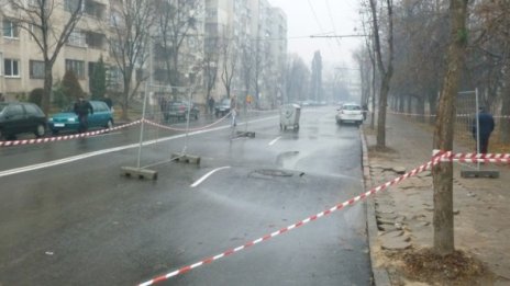 Пропадна част от ул. "Костенски водопад" в София  