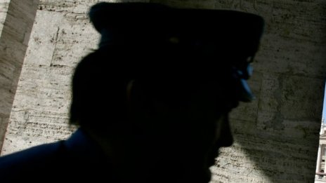 Опожариха ромски лагер в Торино заради фалшиво изнасилване 