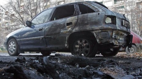 София пак осъмна със запалени коли