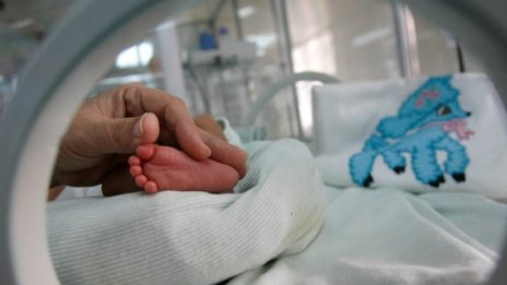 Чудо! Родено 269 гр бебе скоро се прибира вкъщи 