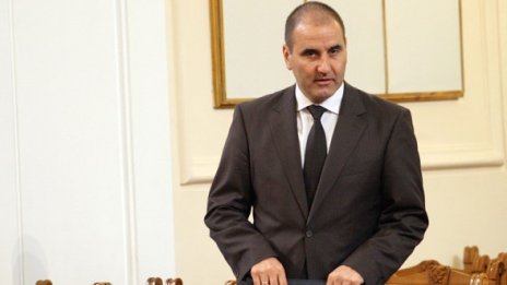 Закопчаният Юлиян подпалил 25 коли, сам звънял на 112 