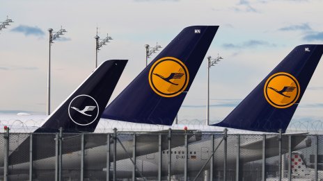 Без вода и храна: Цяла нощ Lufthansa държа заключени в самолет 123-ма пътници